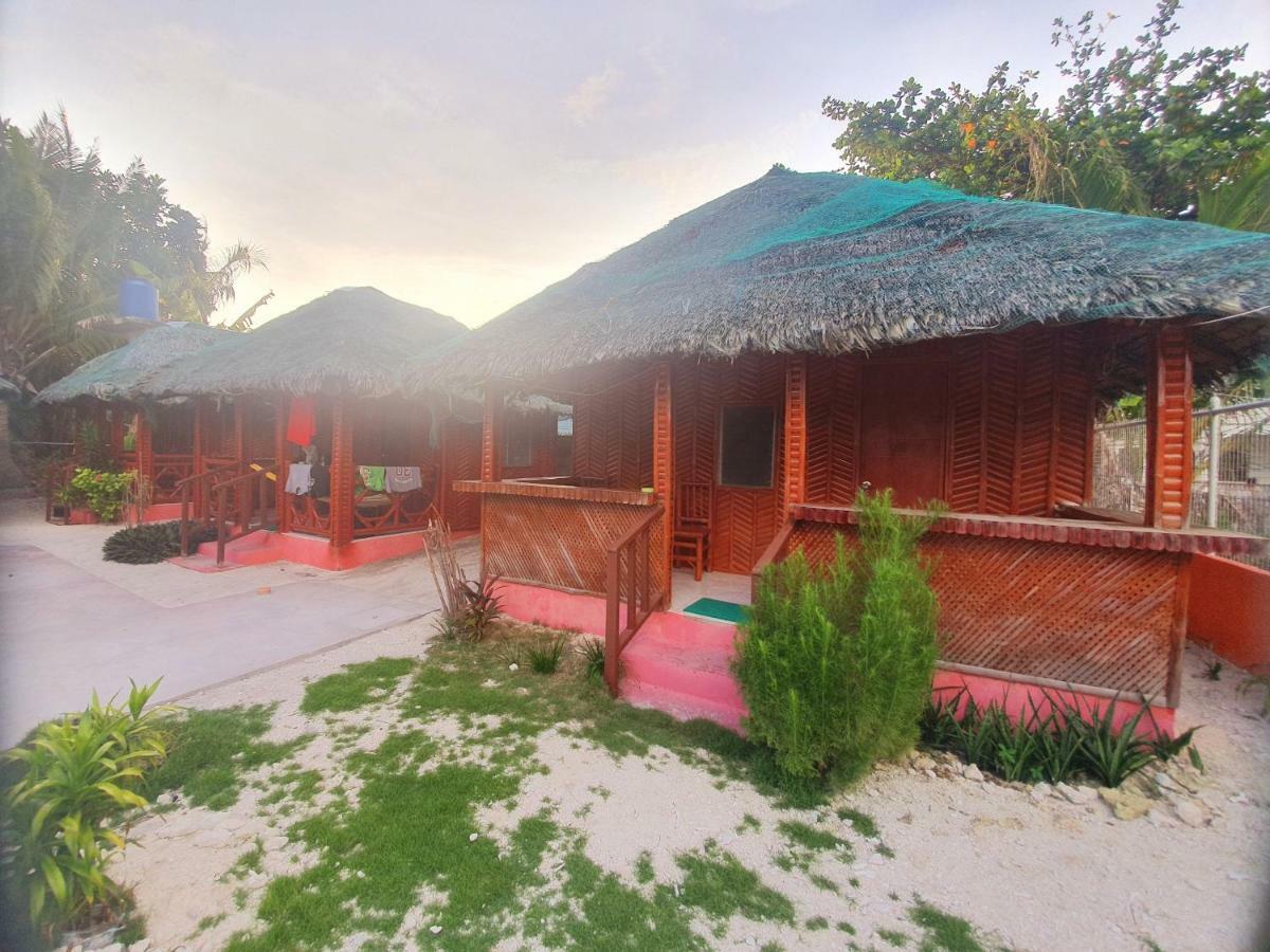 Pareja Tourist Inn Малапаскуа Айлънд Екстериор снимка